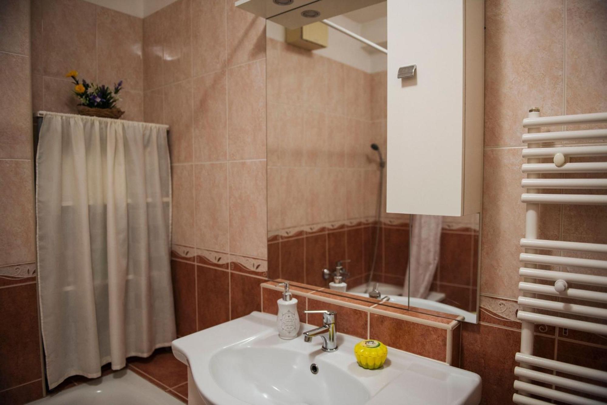Inci Apartman Pécs Exteriör bild